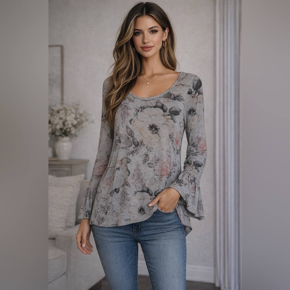 Chaser Floral Bell Sleeve Top Small Boho Soft Tee EUC Flowy Romantic